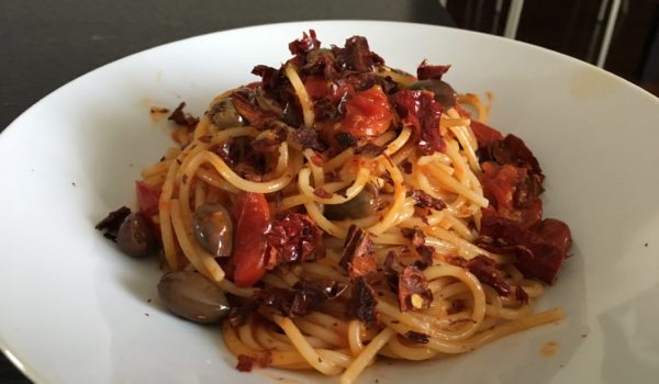 Spaghetto Olive pomodoro e il dolcissimo peperone crusco
