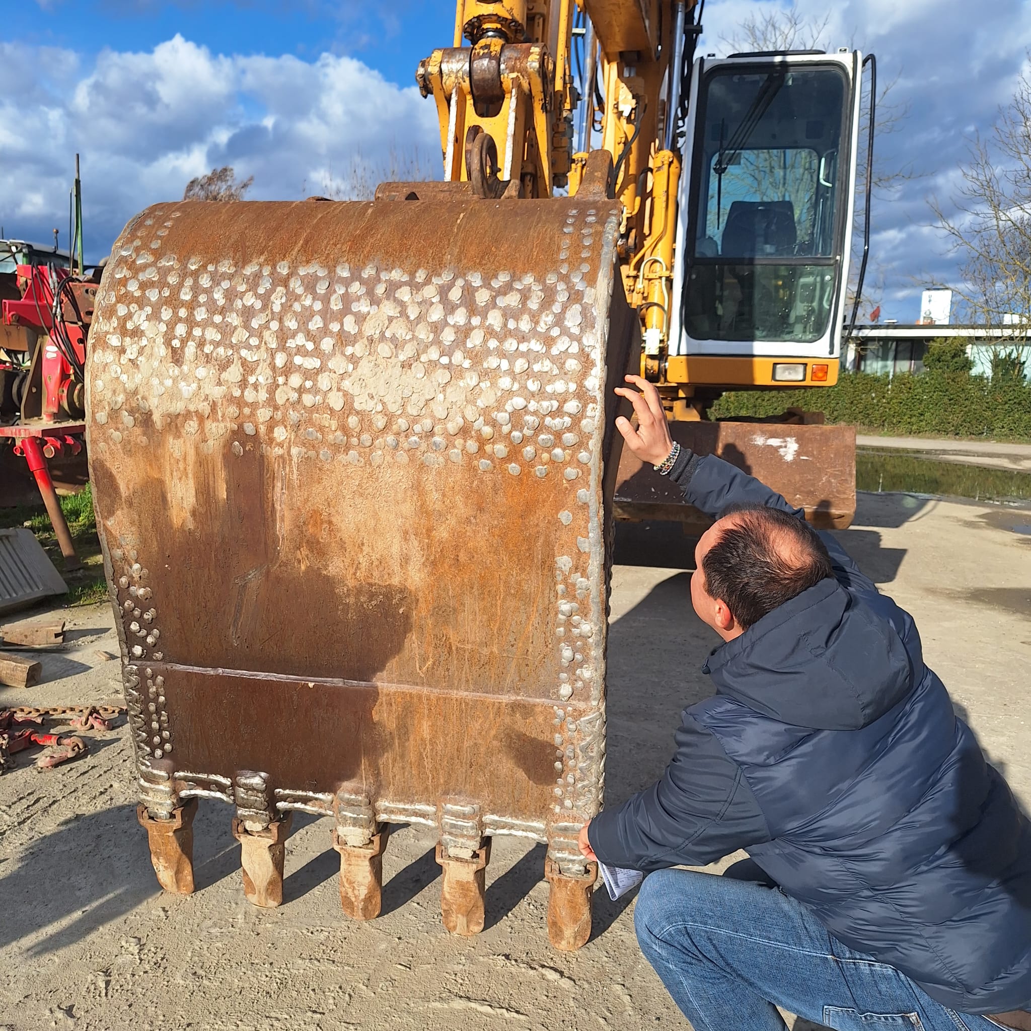 Puntino dopo puntino, come piccole perle di metallo